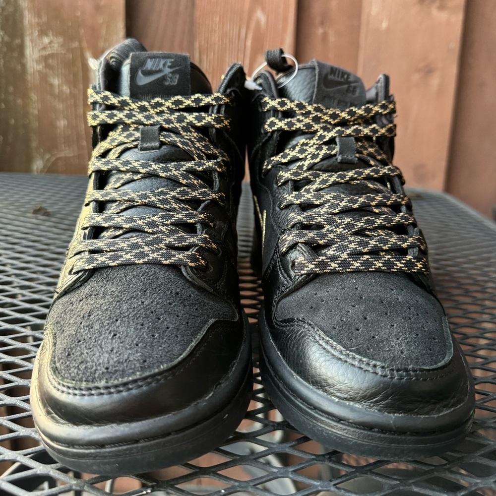 Nike x FAUST Dunk High in men’s size 7 or women’s 8.5. Comes w 3 different laces - Picture 3 of 10